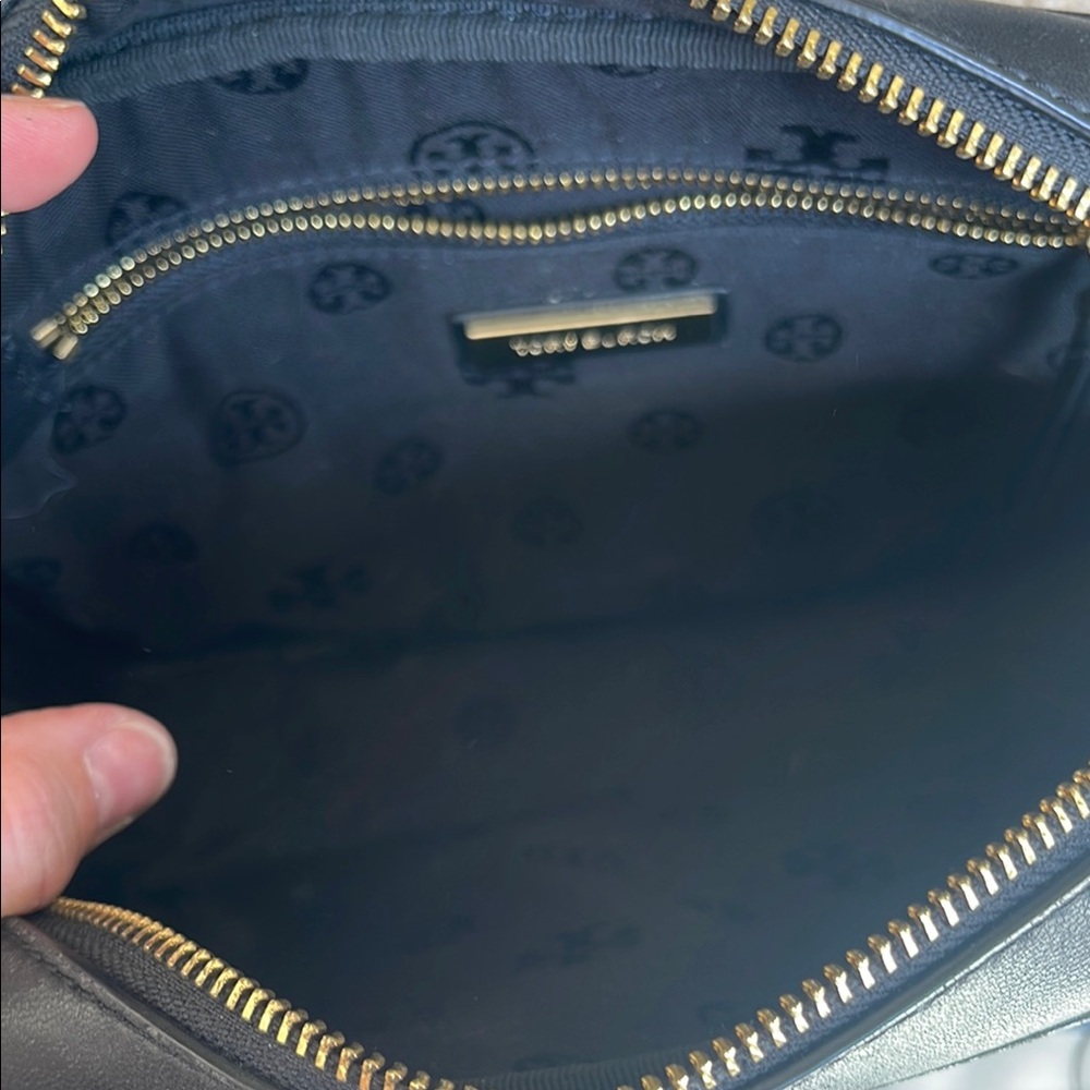 Tory Burch Black Quilted Leather Crossbody Bag - Picture 6 of 7